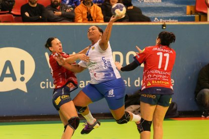 Caja Rural Aula - Balonmano Porriño. / LOSTAU