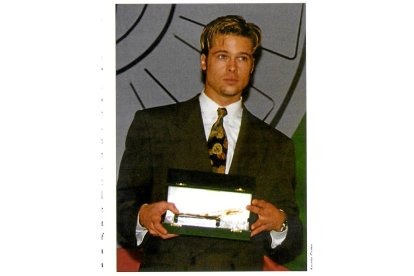 Brad Pitt recoge la Espiga de Oro en nombre de Ridley Scott en la Semana Internacional de Cine.
