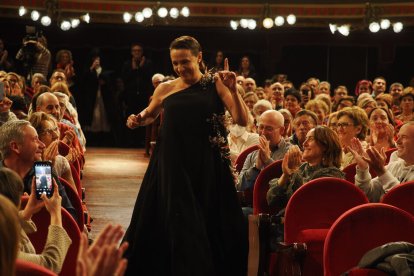 Blanca Portillo recibe una de las Espigas de Honor de la Seminci. / PHOTOGENIC