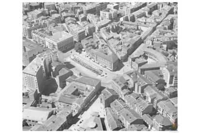 Vista aérea de la plaza España en el barrio San Andrés-Caño Argales en 1958.- ARCHIVO MUNICIPAL VALLADOLID