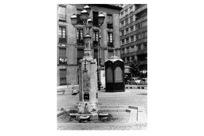 Vista de la plaza Caño Argales hacia la calle Panaderos en el barrio San Andrés-Caño Argales en 1989.- ARCHIVO MUNICIPAL VALLADOLID