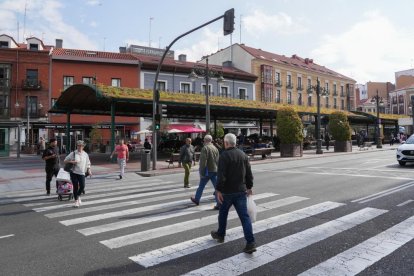 Plaza de España en el barrio de San Andrés-Caño Argales en la actualidad.- J.M. LOSTAU.