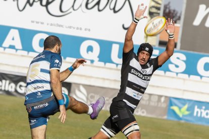 Partido entre el SilverStorm El Salvador y La Vila en Pepe Rojo. / J. M. LOSTAU