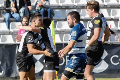 Partido entre el SilverStorm El Salvador y La Vila en Pepe Rojo. / J. M. LOSTAU