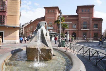 Plaza de España en el barrio de San Andrés-Caño Argales.- J.M. LOSTAU.