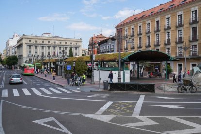 Plaza de España en el barrio de San Andrés-Caño Argales.- J.M. LOSTAU.
