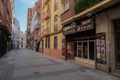 Calle de Juan Agapito y Revilla  en el barrio de San Andrés-Caño Argales.- J.M. LOSTAU.
