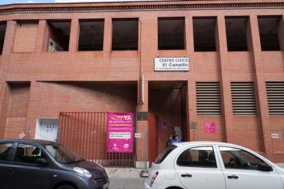 Centro cívico El Campillo en la calle del Hostiero en el barrio de San Andrés-Caño Argales.- J.M. LOSTAU.