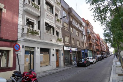 Calle del Ferrocarril  en el barrio de San Andrés-Caño Argales.- J.M. LOSTAU.