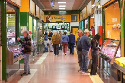 Mercado de El Campillo en el barrio de San Andrés-Caño Argales.- J.M. LOSTAU.