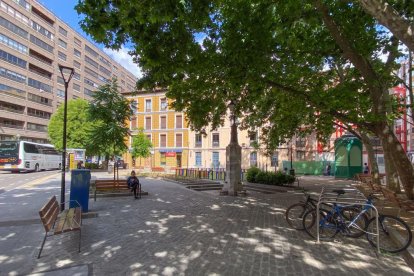 Plaza del Caño Argales en el barrio de San Andrés-Caño Argales.- J.M. LOSTAU.