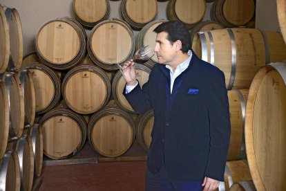 Ossorio compagina su labor en la dirección de Bodegas Hispano Suizas con el asesoramiento enológico externo a otros proyectos repartidos por medio mundo. / LA POSADA