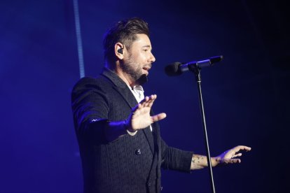 Miguel Poveda, en un momento de su actuación en la Fiestas de Valladolid 2022. PHOTOGENIC