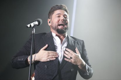 Miguel Poveda, en un momento de su actuación en la Fiestas de Valladolid 2022. PHOTOGENIC