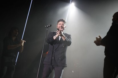 Miguel Poveda, en un momento de su actuación en la Fiestas de Valladolid 2022. PHOTOGENIC