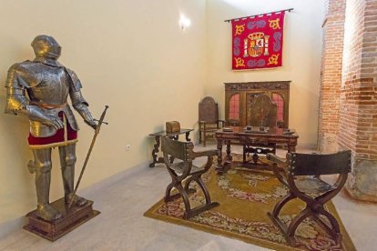 PRIMERA ESTANCIA DE LOS CUARTOS DEL REY Esta coqueta cámara ‘apareció’ en los trabajos de derribo de tabiques del Plan Director del año 2000. Es la dependencia original que daba paso a los cuartos del Rey y destaca por su arquería y el techo de madera de nogal.
