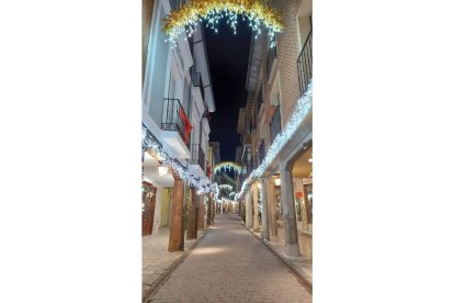 Medina de Rioseco ya está iluminada y decorada para la Navidad. -AYUNTAMIENTO DE RIOSECO