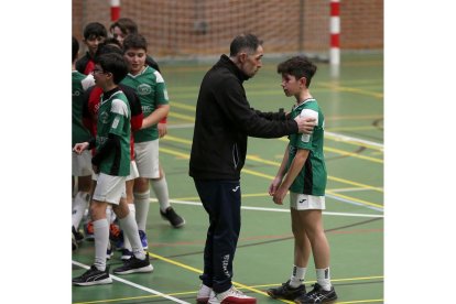 Jornada de balonmano en los Juegos Escolares de la Diputación. / MONTSE ÁLVAREZ