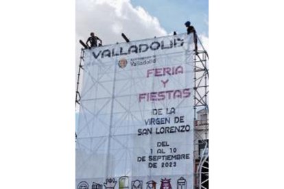 Montaje del escenario para los conciertos de la Plaza mayor en las fiestas de Valladolid 2023.- PHOTOGENIC