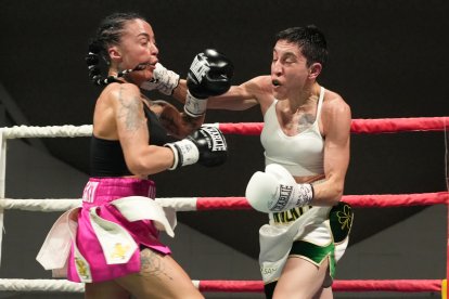 Isabel Rivero durante la defensa del cinturón de peso mínimo ante Gutiérrez. / J. M. LOSTAU