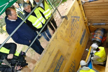 La obra de la reparación sin zanja de una tubería de agua potable en la Playa de las Moreras en Valladolid. -E.M.