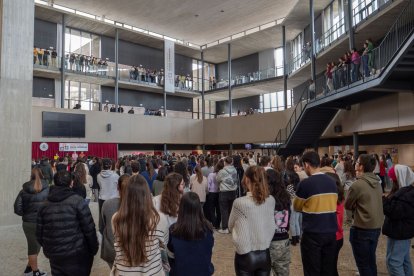 Minuto de silencio en el campus de Segovia de la Universidad de Valladolid. X: UVA