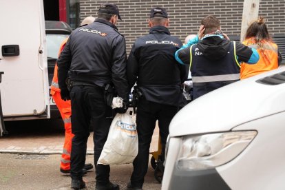 Muere un trabajador en un accidente laboral en las obras de la red de calor de Villa de Prado en Valladolid.-J. M. LOSTAU