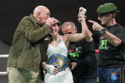 Isabel Rivero durante la defensa del cinturón de peso mínimo ante Gutiérrez. / J. M. LOSTAU