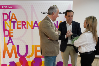 El presidente de la Diputación de Valladolid, Conrado Íscar, inaugura los actos institucionales organizados por la institución provincial con motivo de la celebración del Día Internacional de la Mujer. Miriam Chacón / ICAL .