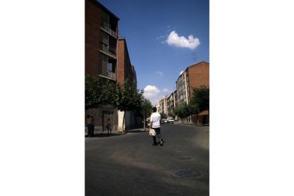 Vista de la calle Covadonga desde la plaza Luis Braille en 1980. - ARCHIVO MUNICIPAL