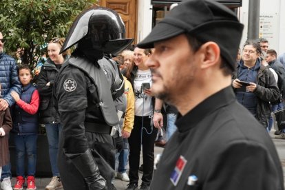 Imagen del desfile Cosplay del Salón del Cómic y el Manga en la Plaza Mayor de Valladolid. J.M. LOSTAU.