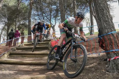 Segunda prueba de la Copa de España BTT en el Cerro de las Contiendas de Valladolid. / JM LOSTAU