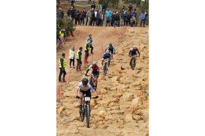 Segunda prueba de la Copa de España BTT en el Cerro de las Contiendas de Valladolid. / JM LOSTAU