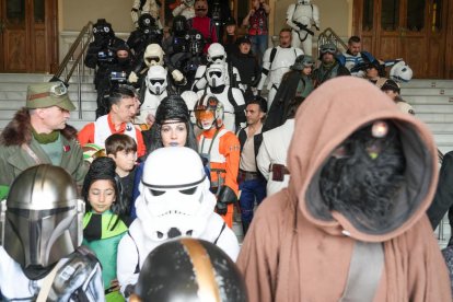 Imagen del desfile Cosplay del Salón del Cómic y el Manga en la Plaza Mayor de Valladolid. J.M. LOSTAU.