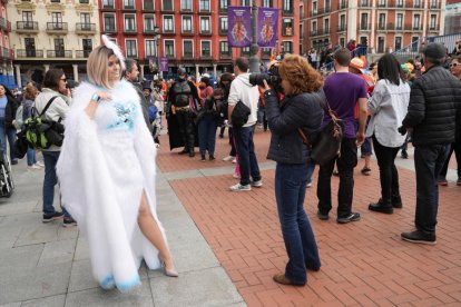 Imagen del desfile Cosplay del Salón del Cómic y el Manga en la Plaza Mayor de Valladolid. J.M. LOSTAU.