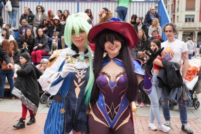 Imagen del desfile Cosplay del Salón del Cómic y el Manga en la Plaza Mayor de Valladolid. J.M. LOSTAU.