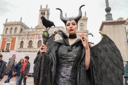Imagen del desfile Cosplay del Salón del Cómic y el Manga en la Plaza Mayor de Valladolid. J.M. LOSTAU.
