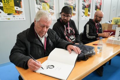 Jesús Redondo Román, ilustre ilustrador vallisoletano y director honorífico de esta 18 edición en el Salón del Cómic y el Manga en la Feria de Valladolid. J.M. LOSTAU.