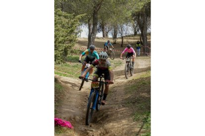 Segunda prueba de la Copa de España BTT en el Cerro de las Contiendas de Valladolid. / JM LOSTAU