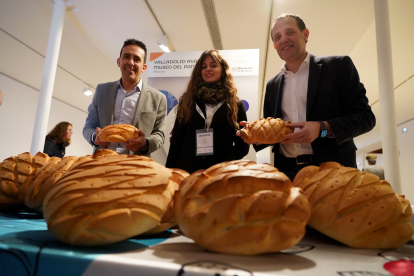 El presidente de la Diputación de Valladolid, Conrado Íscar, visita la IV Feria de Alimentos de Valladolid. Leticia Pérez / ICAL .