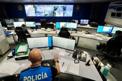 Sala de operaciones del 092 de la Policía Municipal, donde están las cámaras de control de tráfico.- PHOTOGENIC