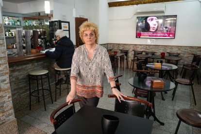 Mari Paz, dueña del bar el Rincón de Encinas de la calle Covadonga de Valladolid en la actualidad. - J.M. LOSTAU