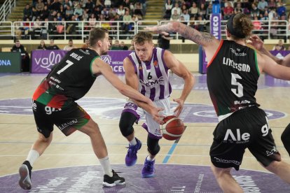 UEMC Real Valladolid-Alega Cantabria. / LOSTAU