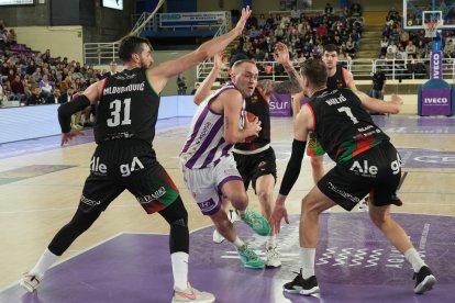 UEMC Real Valladolid-Alega Cantabria. / LOSTAU