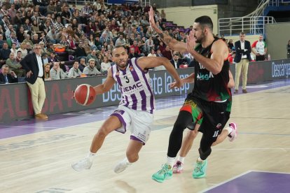 UEMC Real Valladolid-Alega Cantabria. / LOSTAU