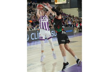 UEMC Real Valladolid-Alega Cantabria. / LOSTAU