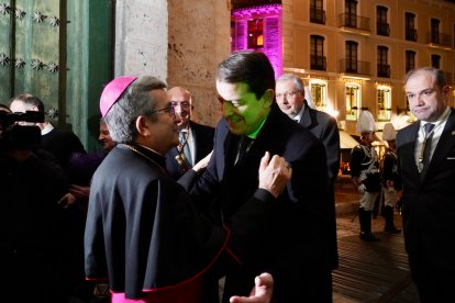 El periodista Luis Jaramillo pronuncia el pregón de la Semana Santa de Valladolid 2024.-ICAL