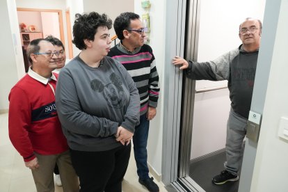 Usuarios de la casa tutelada de Nava del Rey - J.M. LOSTAU