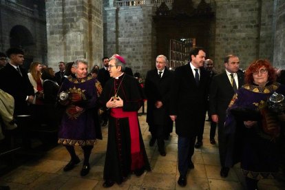 El periodista Luis Jaramillo pronuncia el pregón de la Semana Santa de Valladolid 2024.-ICAL