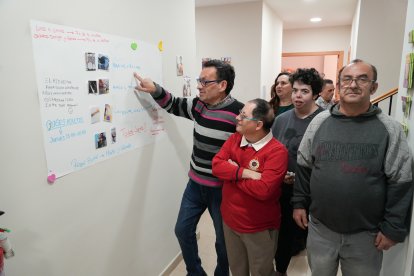 Usuarios de la casa tutelada de Nava del Rey - J.M. LOSTAU
